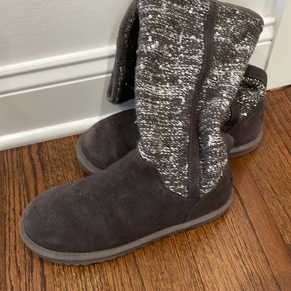 UGG boots size 7 in great condition.